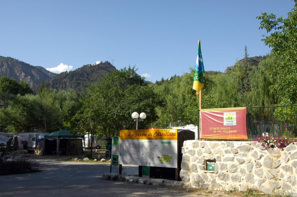 Camping La Ferme De Castellane Zewnętrze zdjęcie